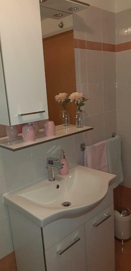 Apartmani Ana Cres Exteriér fotografie