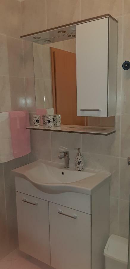 Apartmani Ana Cres Exteriér fotografie